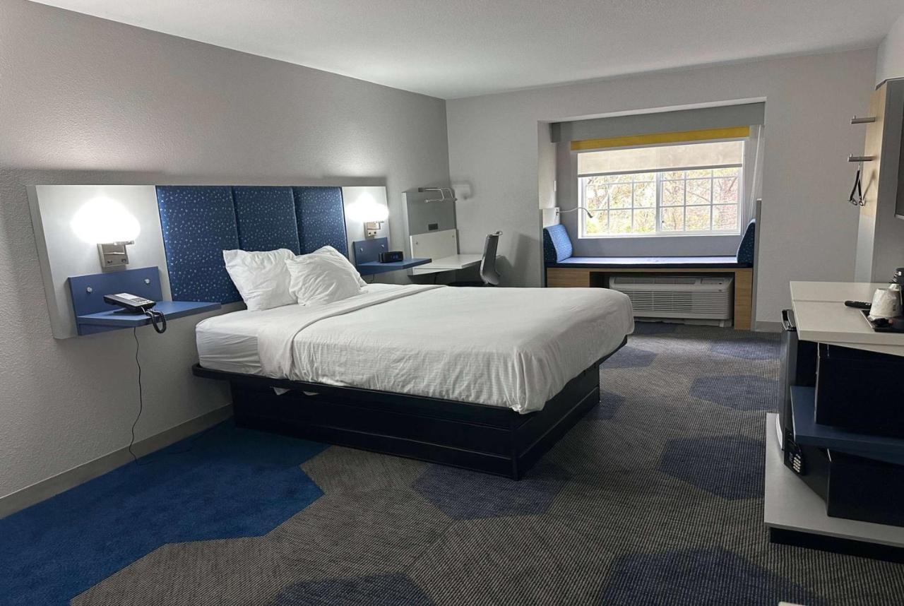 Microtel Inn & Suites By Wyndham Manchester - Newly Renovated Buitenkant foto