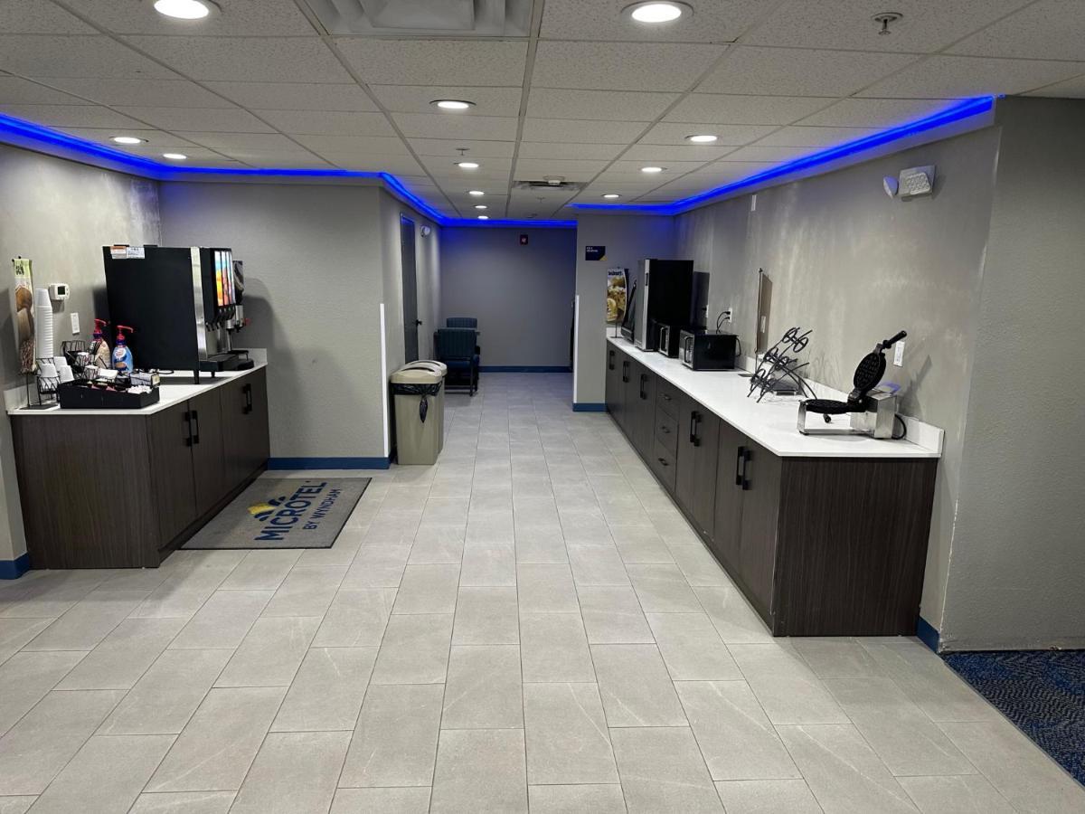 Microtel Inn & Suites By Wyndham Manchester - Newly Renovated Buitenkant foto