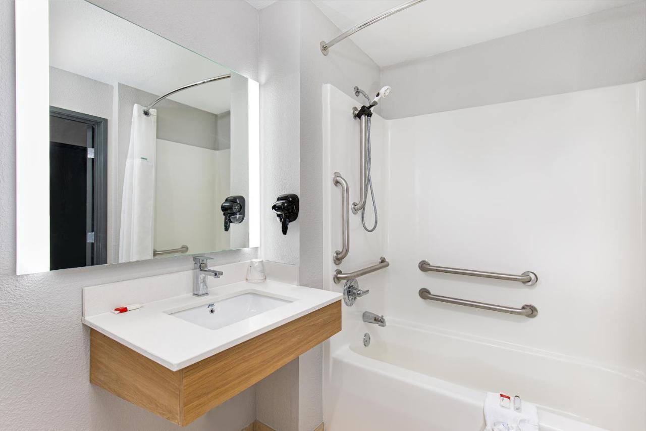 Microtel Inn & Suites By Wyndham Manchester - Newly Renovated Buitenkant foto