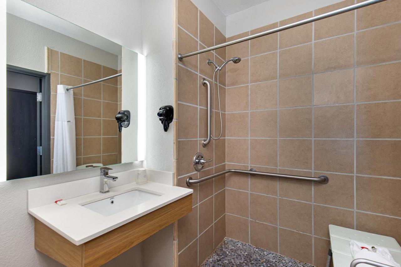 Microtel Inn & Suites By Wyndham Manchester - Newly Renovated Buitenkant foto